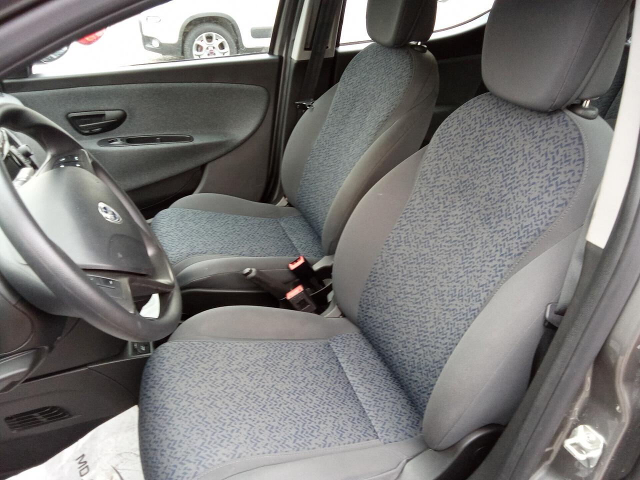 Lancia Ypsilon 1.0 FireFly 5 porte S&S Hybryd Gold