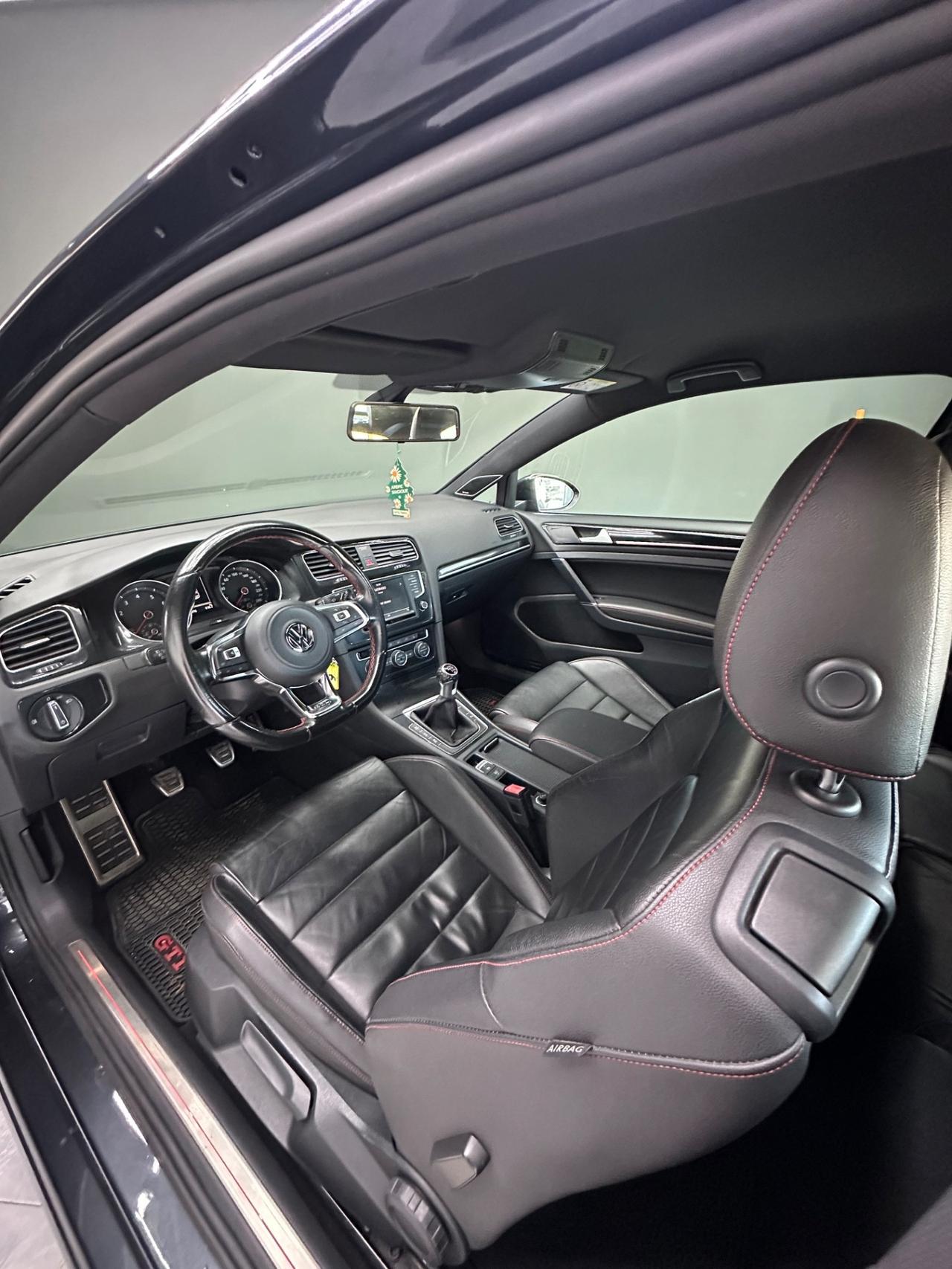 Volkswagen Golf GTI Performance 2.0 TSI 230 cv 3p