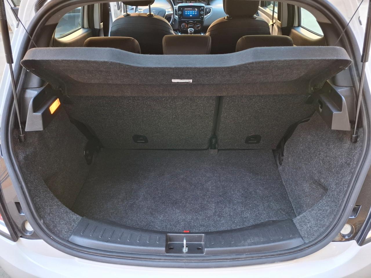 Lancia Ypsilon 1.0 FireFly 5 porte S&S Hybryd Gold