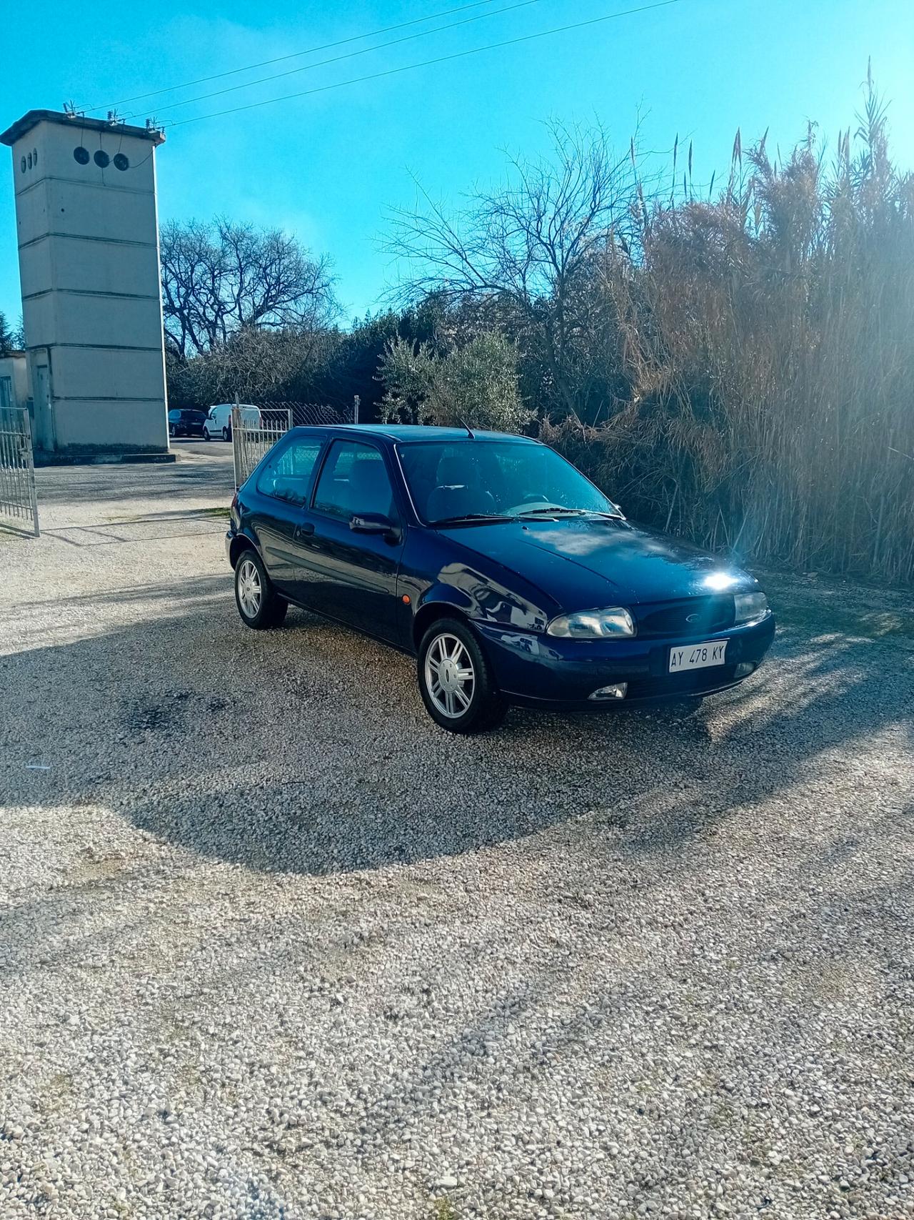 Ford Fiesta 1.2i 16V cat 3 porte Techno