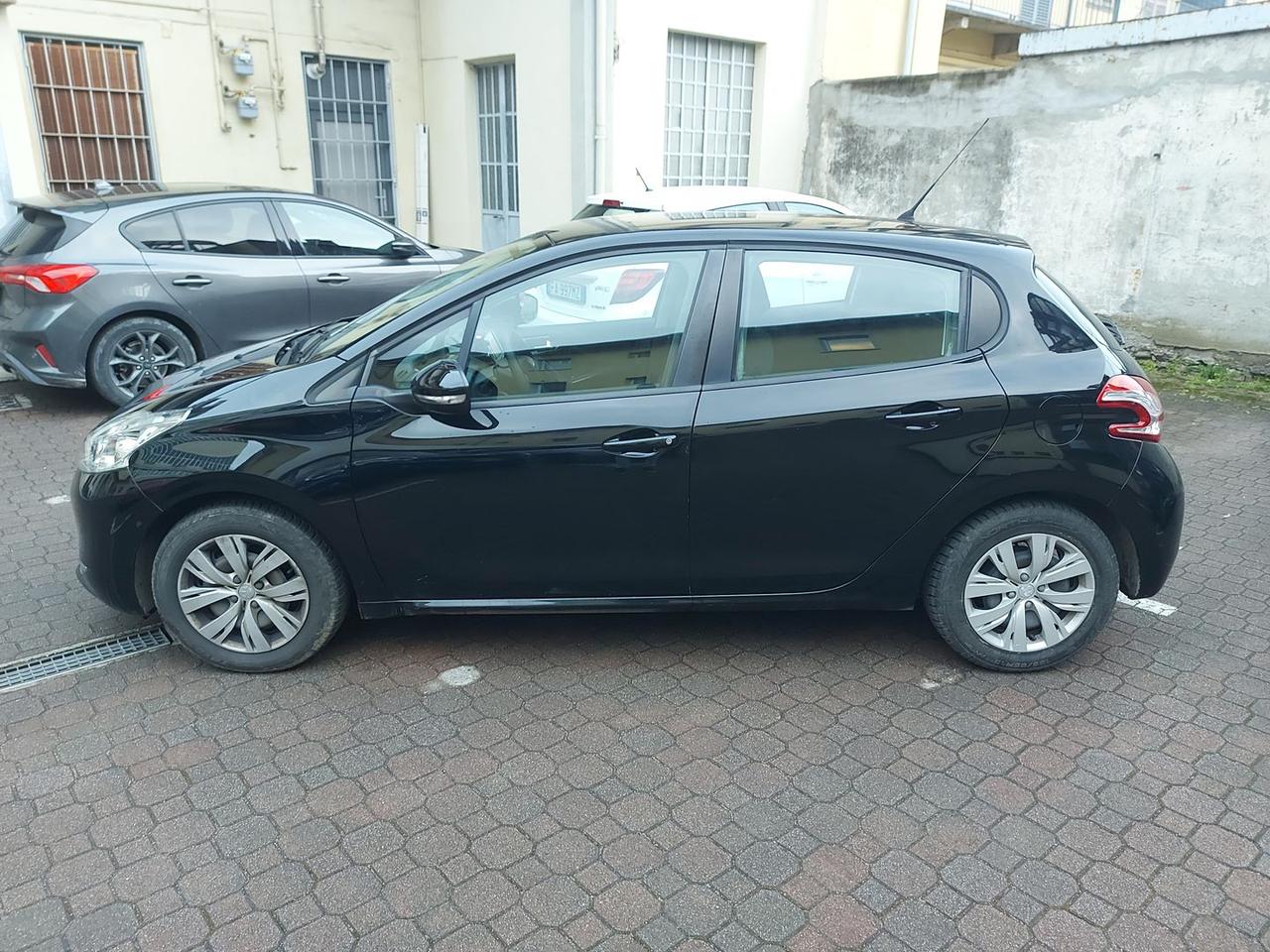 Peugeot 208 Allure 1.4 HDI 68 cv neopatentati