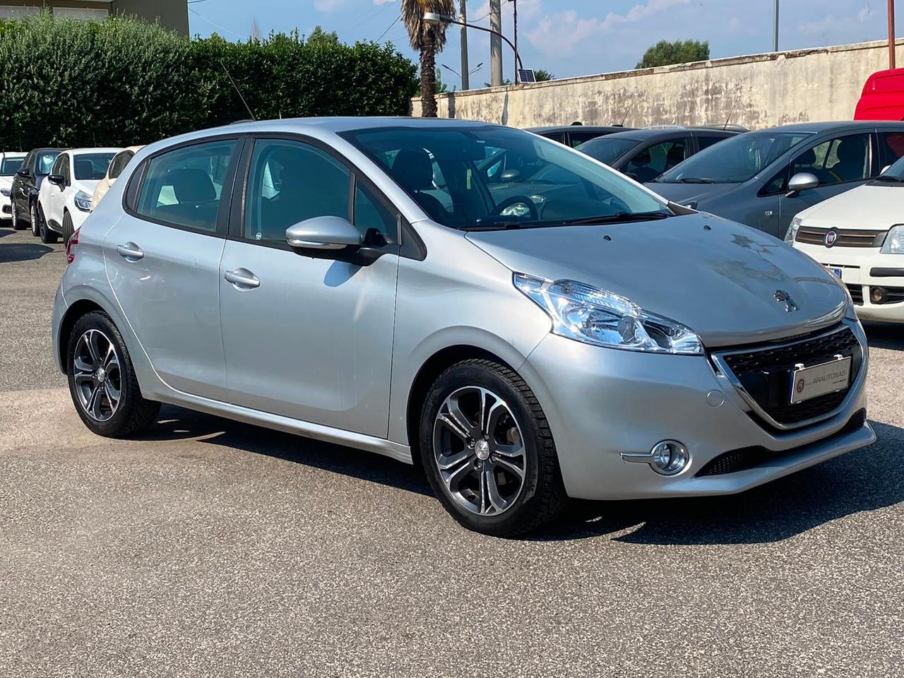 Peugeot 208 1.4 HDi 68 CV 5 porte Allure