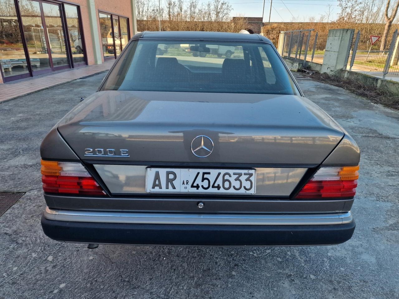 Mercedes-benz 300 200 E