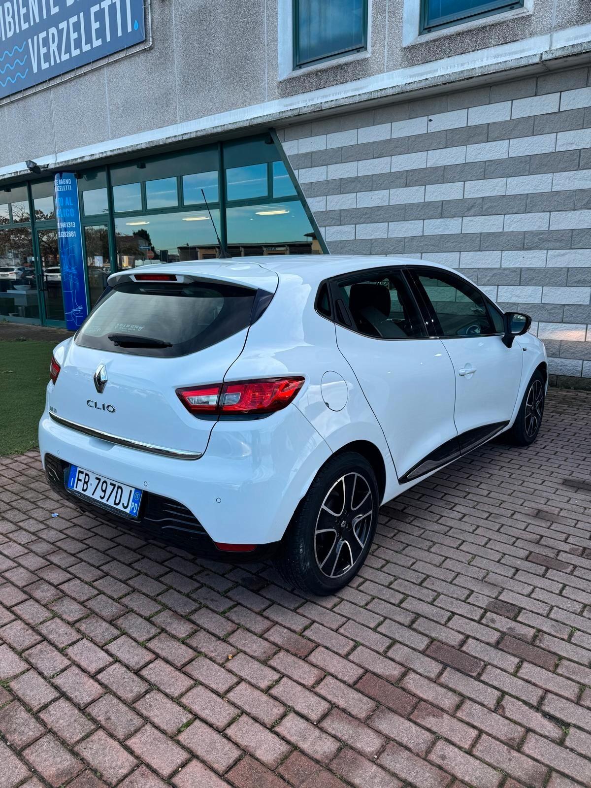 Renault Clio 1.2 75 CV 5 porte Duel