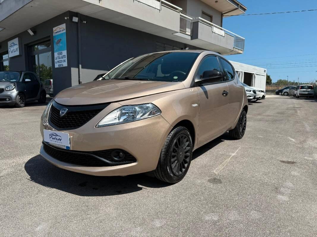 Lancia Ypsilon 1.0 firefly hybrid Gold s&s 70cv