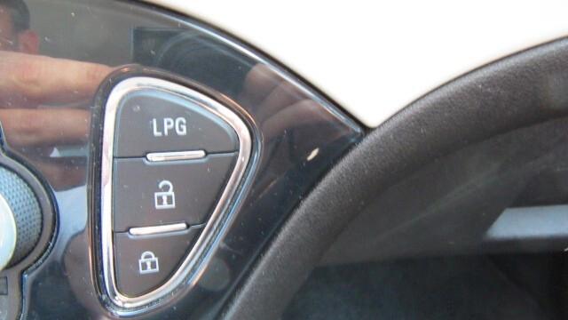Opel Adam 1.4 87 CV GPL Tech Jam