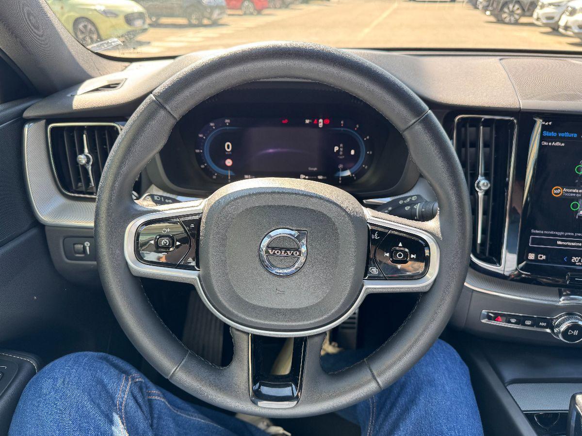 VOLVO - XC60 - D5 AWD Geartronic R-Design