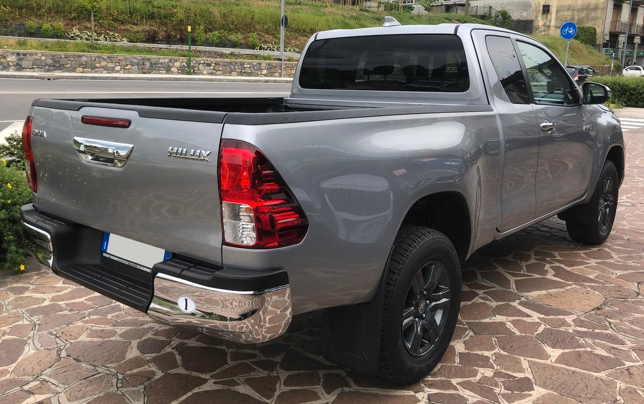 Toyota Hilux 2.4 D-4D 4WD 2 porte 4posti Extra Cab Lounge