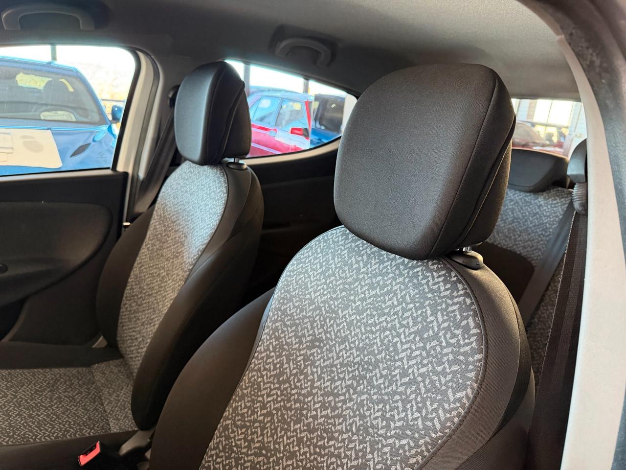 Lancia Ypsilon 1.2 69 cv. ELEFANTINO BLU