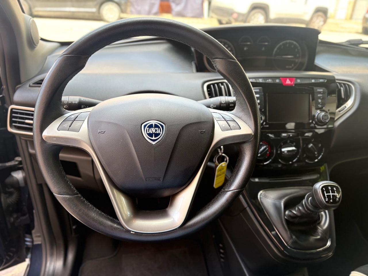 Lancia Ypsilon 1.2 69 CV 5P Gold UCONNECT Blue&Me