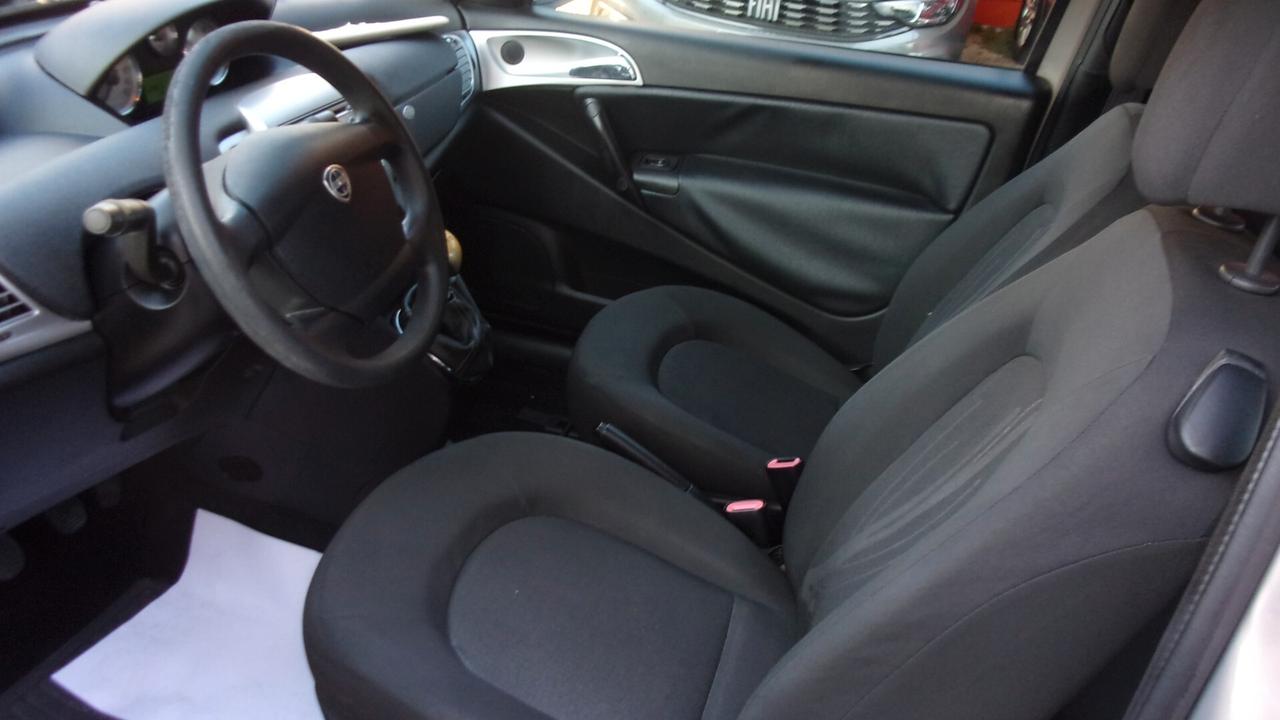 Lancia Ypsilon 1.2 69 CV Unyca