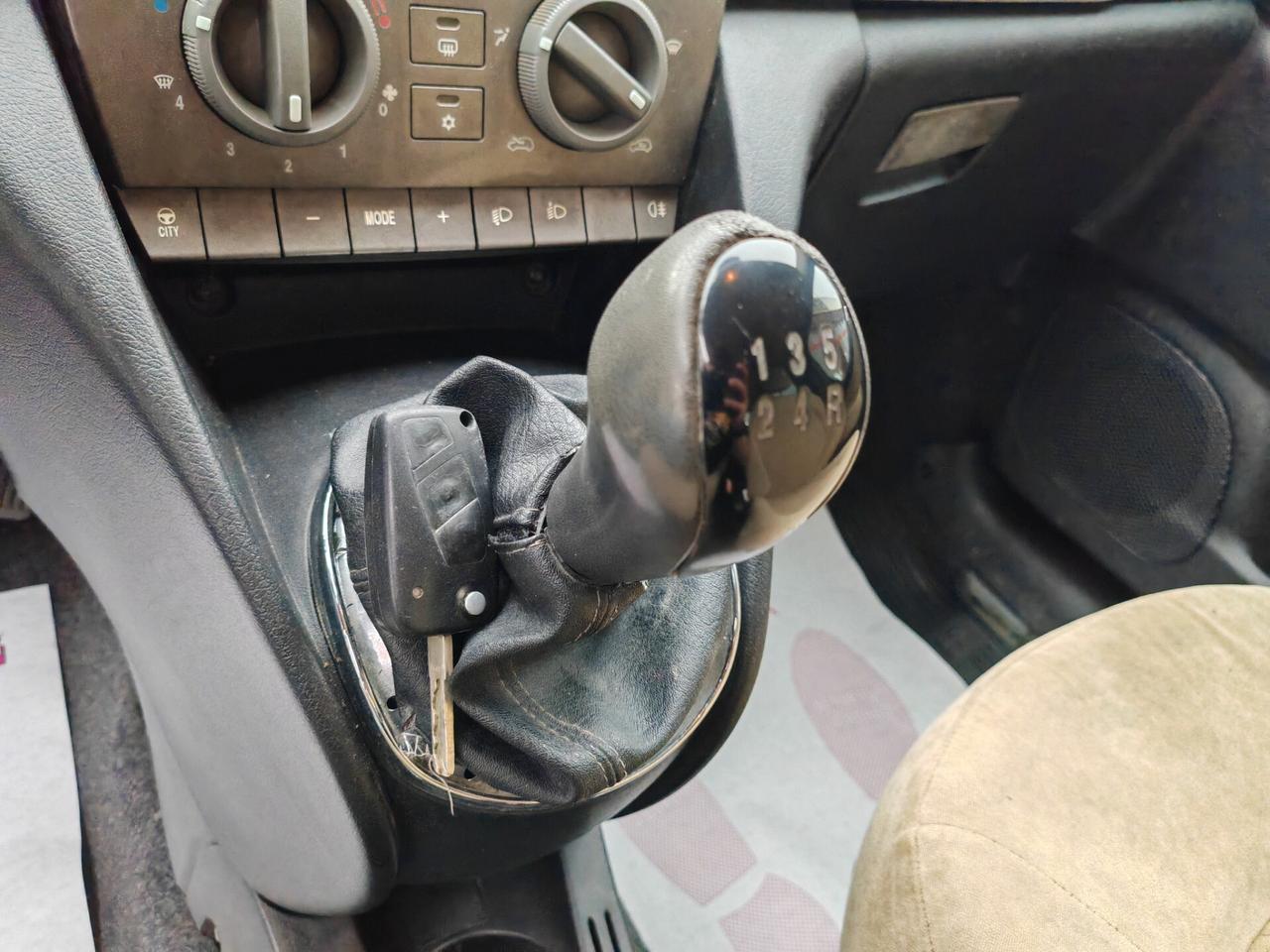 Lancia Ypsilon 1.3 diesel 02/2006 cv70
