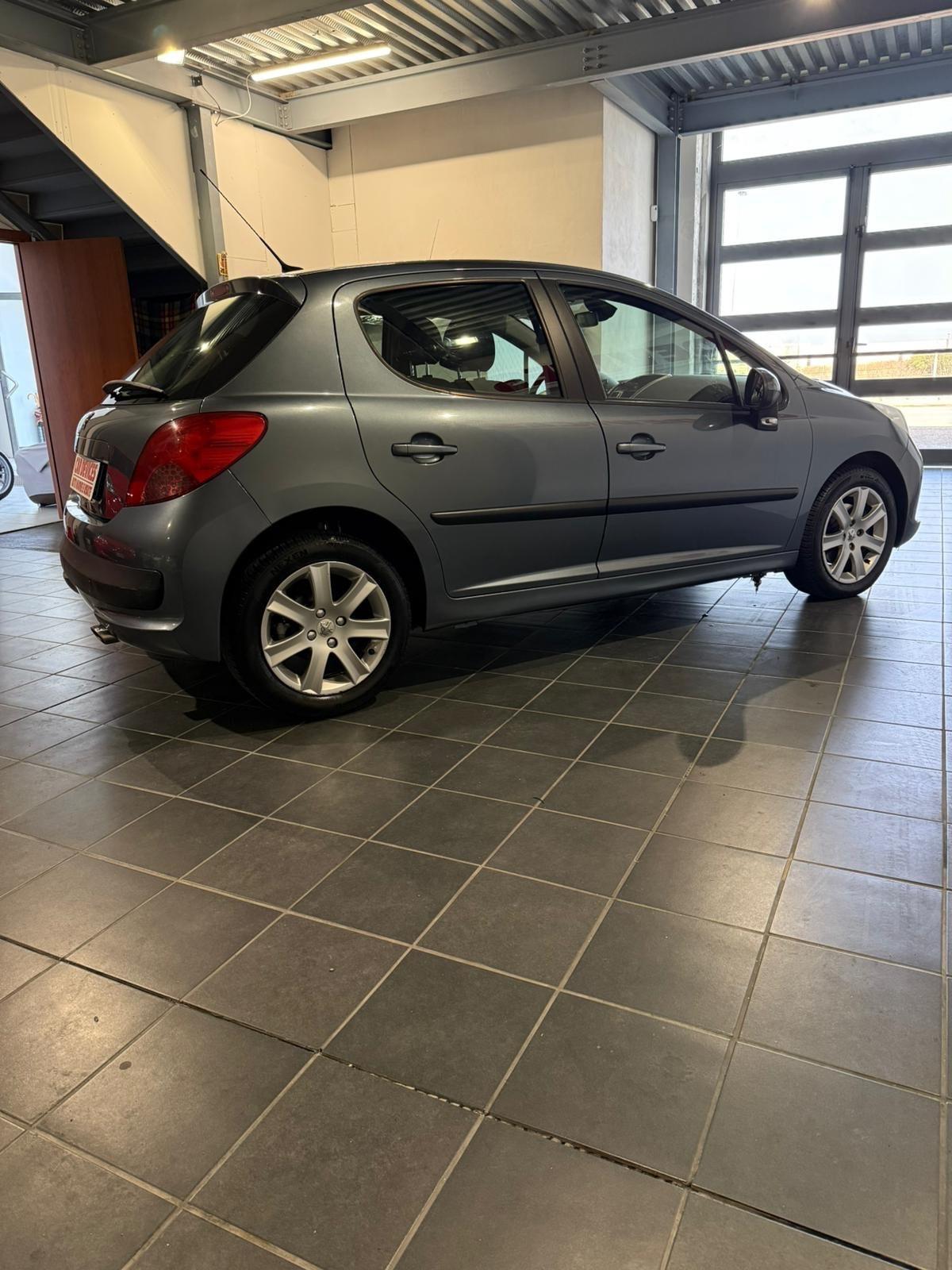 Peugeot 207 1.6 HDi -NEOPATENTATI