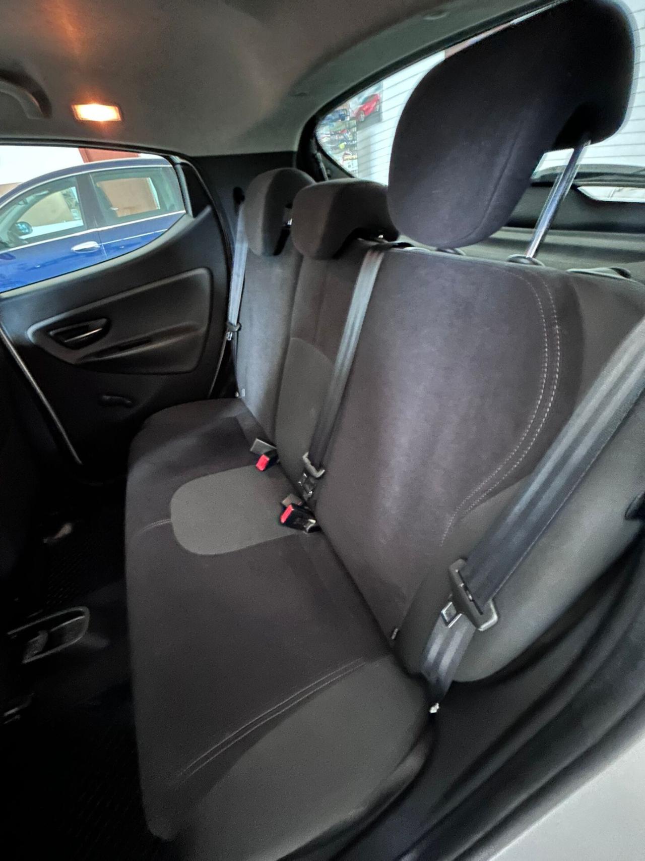 Lancia Ypsilon 1.2 69 CV 5 porte S&S Silver