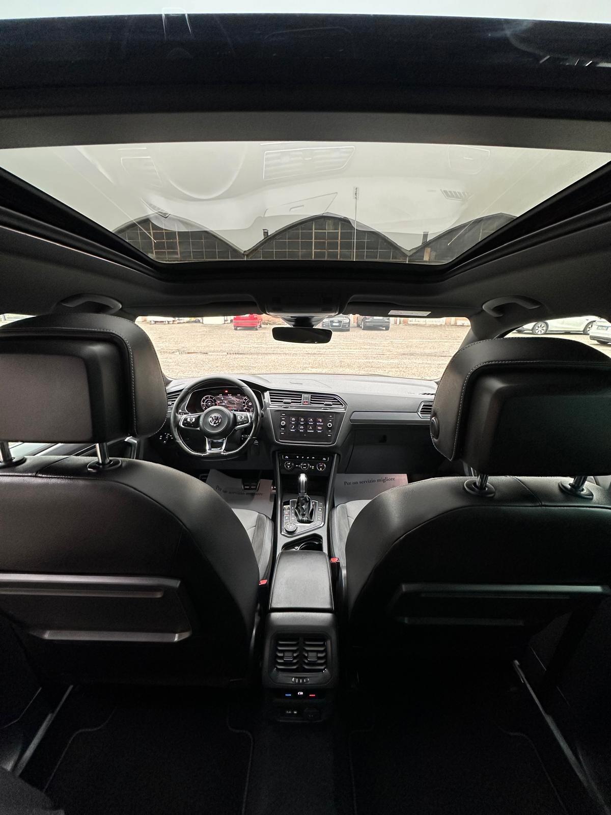 Volkswagen Tiguan 2.0 TDI SCR DSG 4MOTION R-LINE PACK TETTO PANORAMICO ED APRIBILE