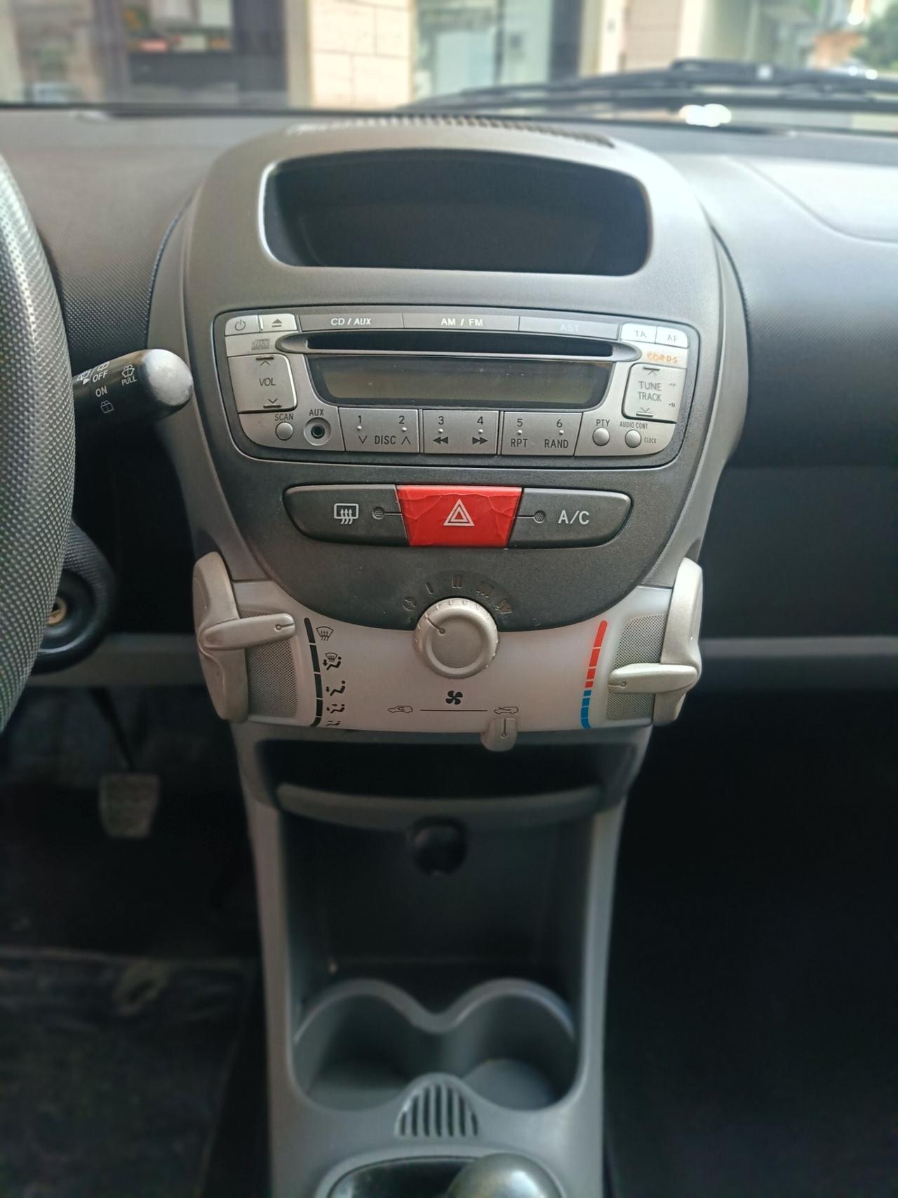 TOYOTA AYGO 1.0 5 PORTE-NEOPATENTATI-Euro 3990