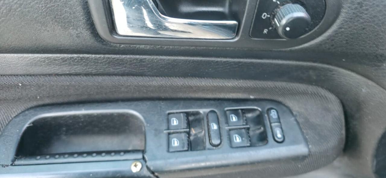 Volkswagen Golf 1.6 16V cat 5 porte Highline neop