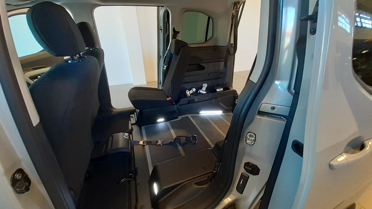 Berlingo benzina trasporto disabili pedana €6