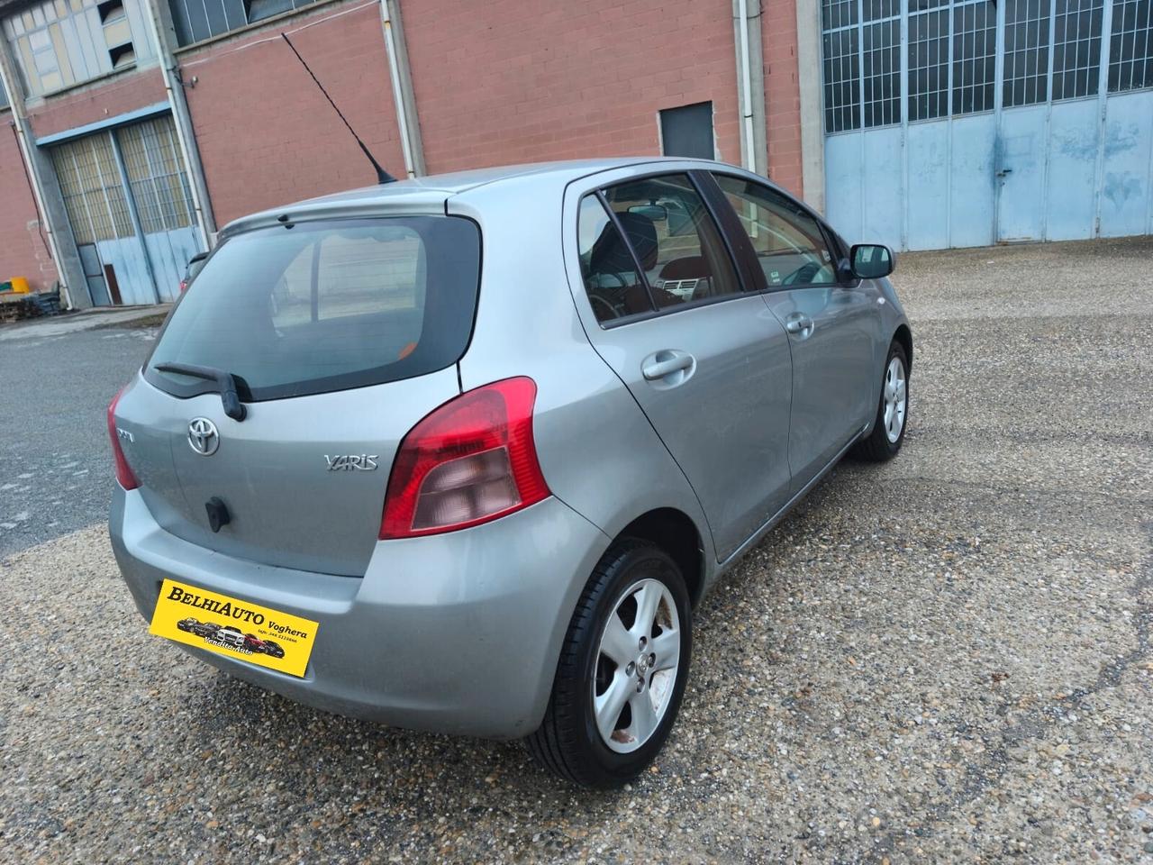 Toyota Yaris 2006--1.0 Benzina Neopatentati