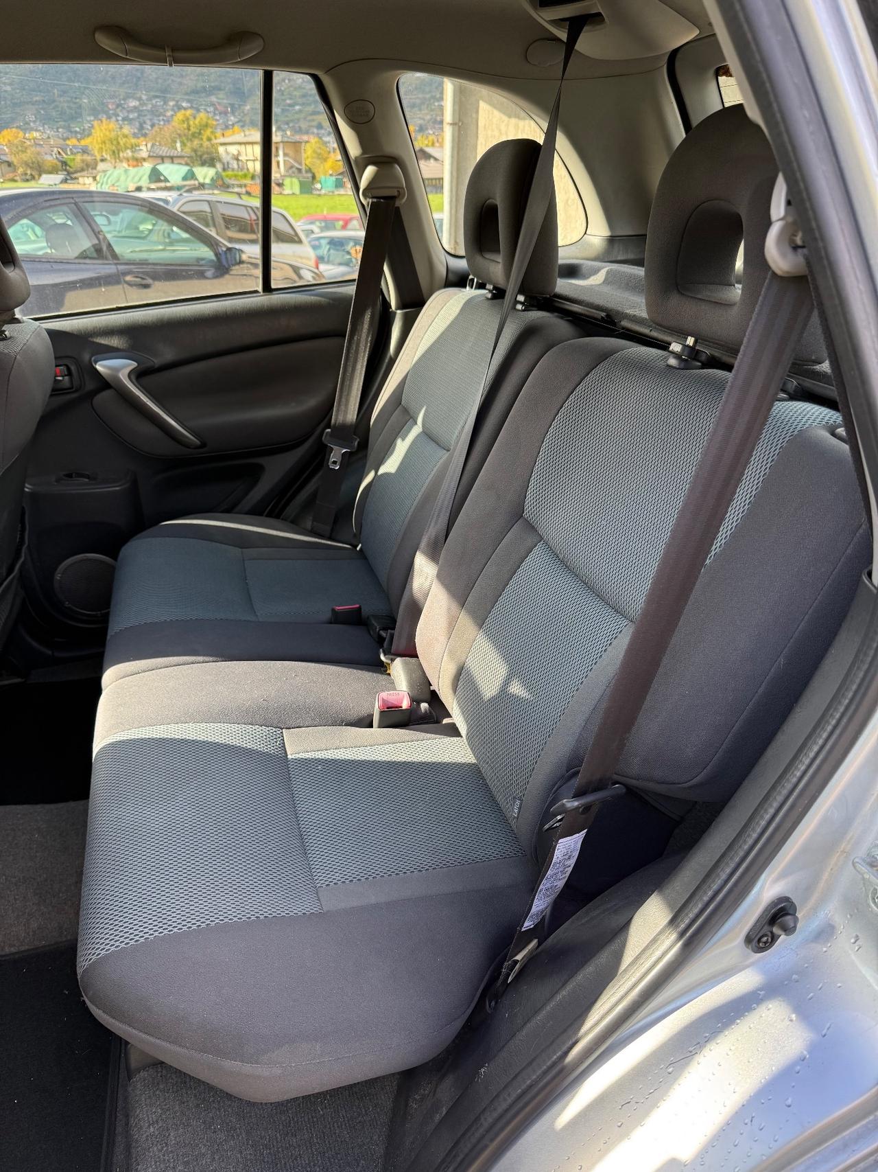 Toyota RAV 4 RAV4 2.0 Tdi D-4D cat 5 porte Sol