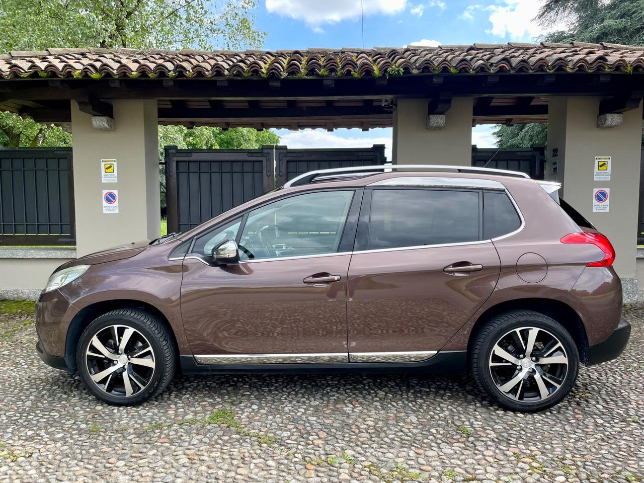 Peugeot 2008 1.6 e-HDi 115 CV *FULL OPTIONAL*