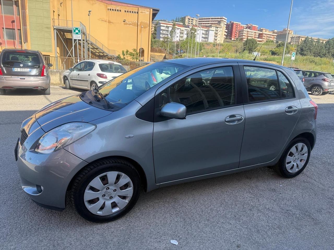 Toyota Yaris 1.0 5 porte