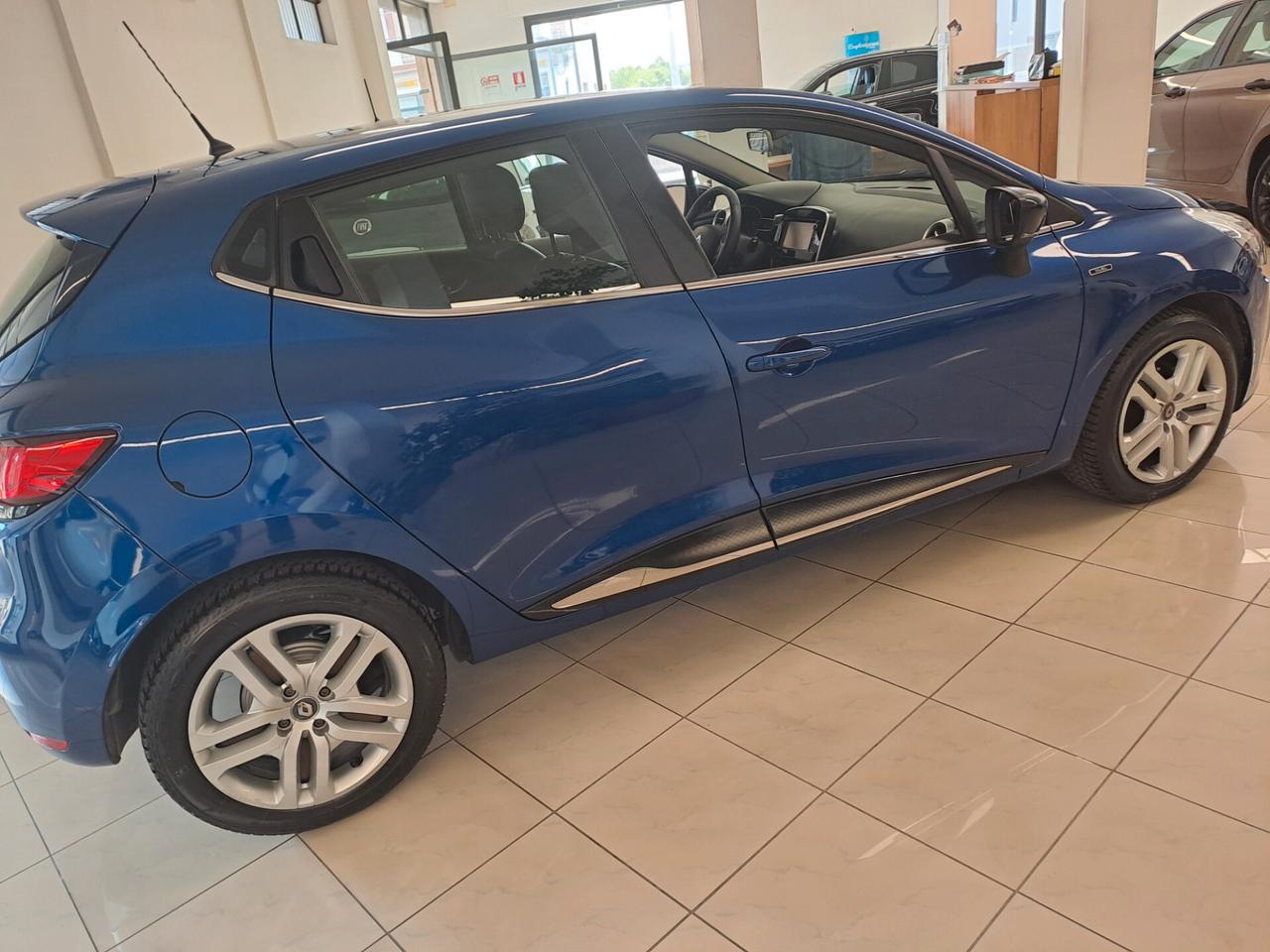 Renault Clio dCi 8V 75 CV Start&Stop 5 porte Energy Duel