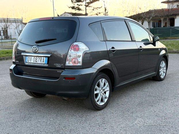 Toyota Corolla Verso 2.2 16V D-4D 7 POSTI