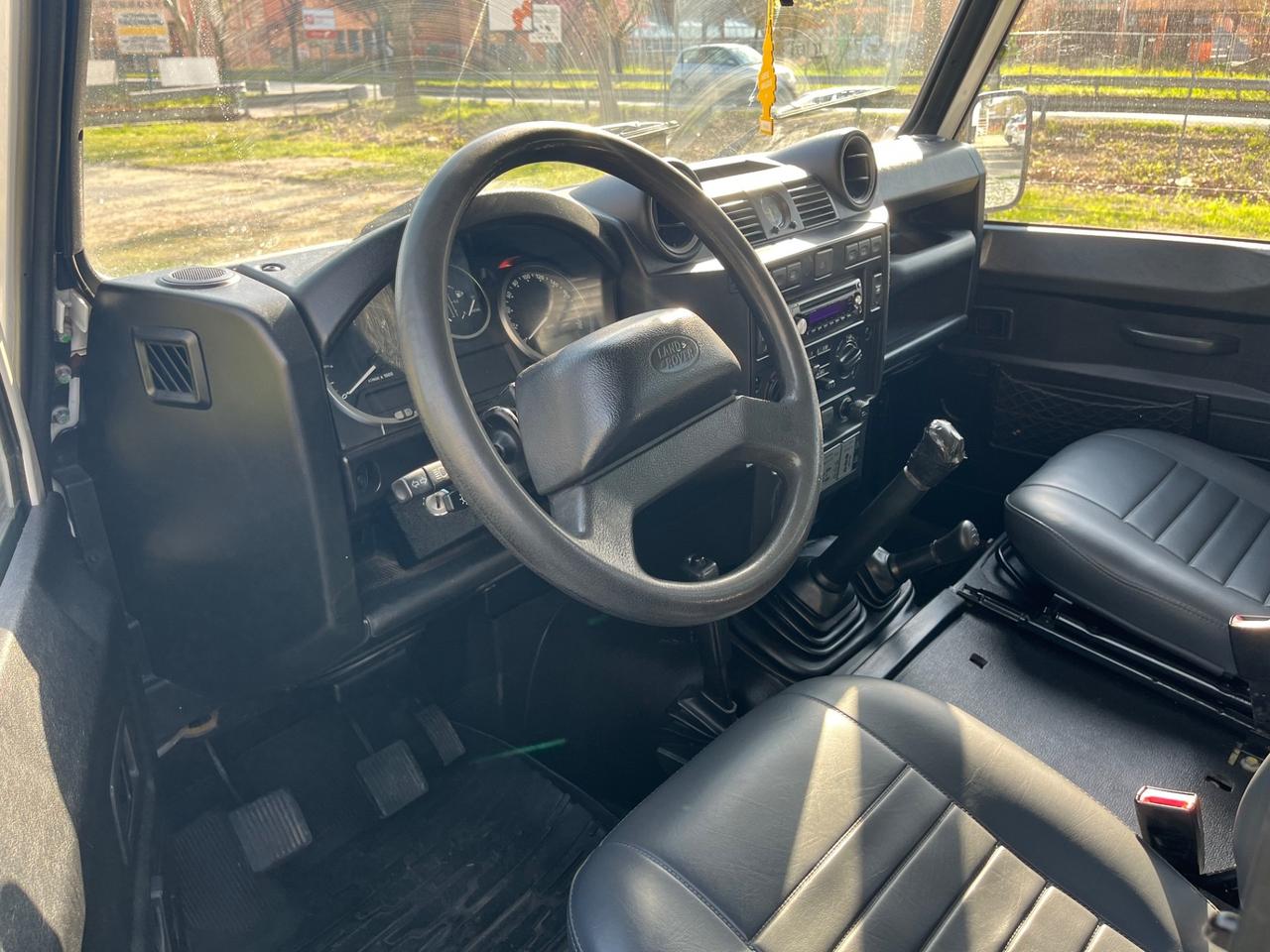 Land Rover Defender 110 2.4 TD4 Hard Top SE