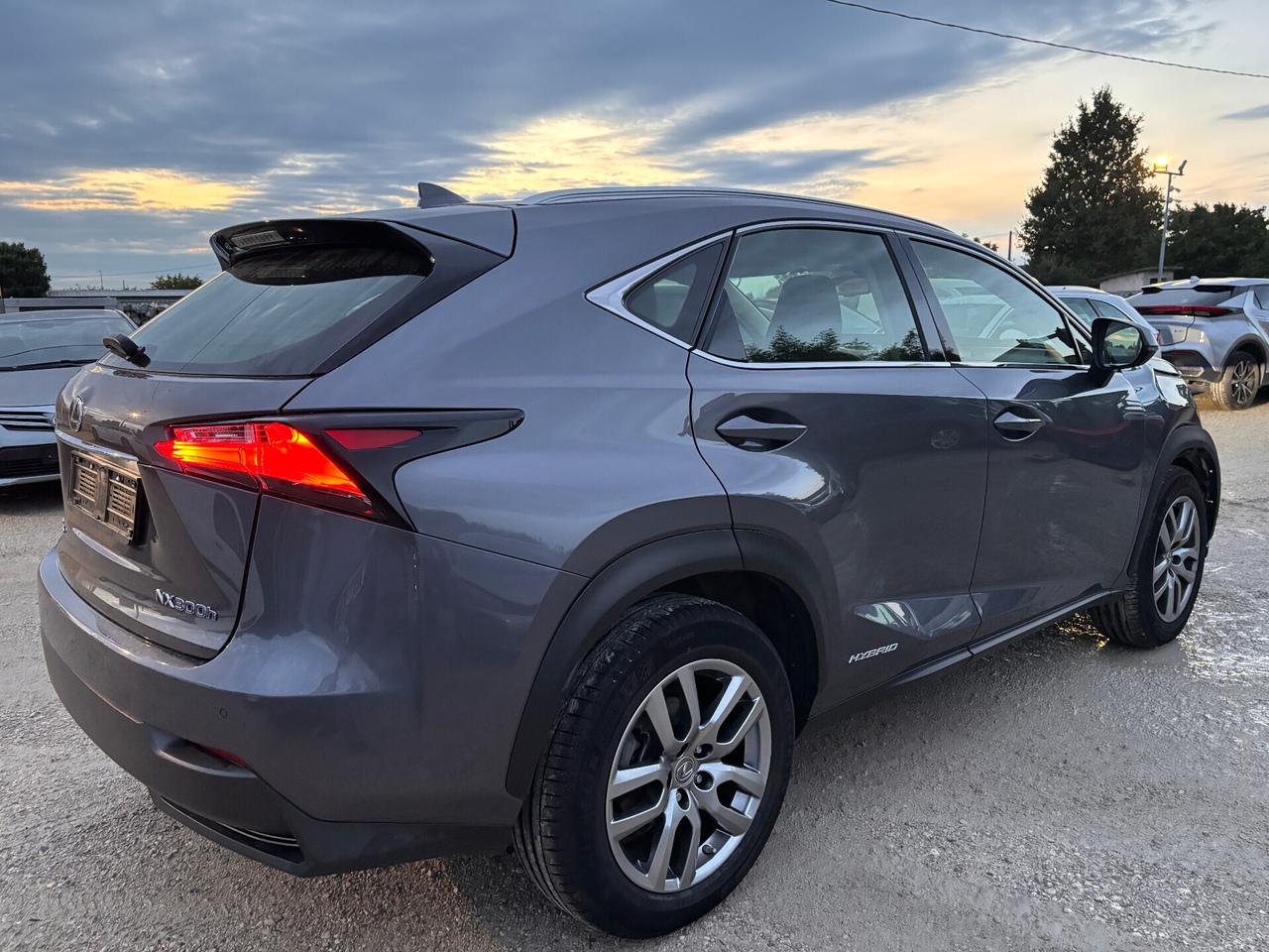 Lexus NX 300h Hybrid 4WD Luxury