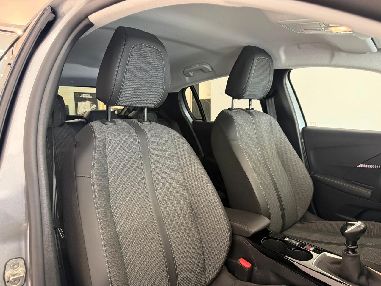 PEUGEOT 208 ALLLURE PACK 1.2 100CV ANNO 2025 CON 20.000KM