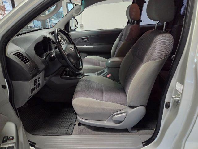TOYOTA Hilux 2.5 D-4D 4WD Extra Cab UNICOPROPIETARIO