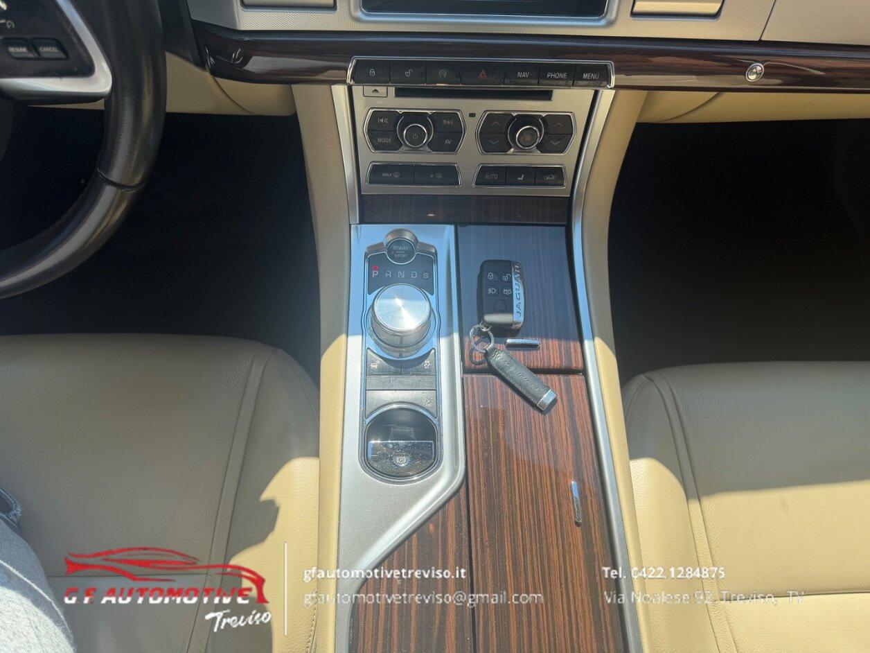 Jaguar XF Berlina XF 2.2d Luxury 200cv auto