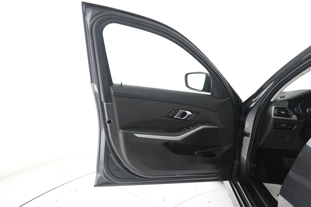 BMW 320d mhev 48V xdrive Business Advantage auto APP CONNECT+LED