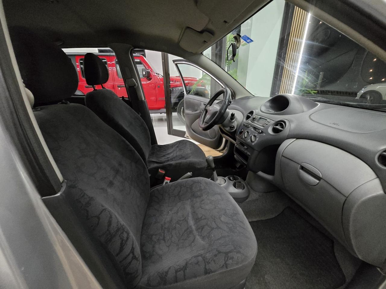 Toyota Yaris 1.0i 16V cat 5 porte