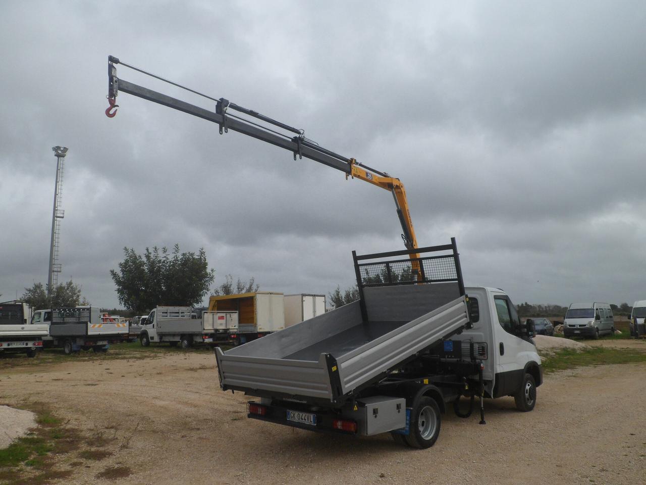Iveco Daily 35c14 ribaltabile con gru