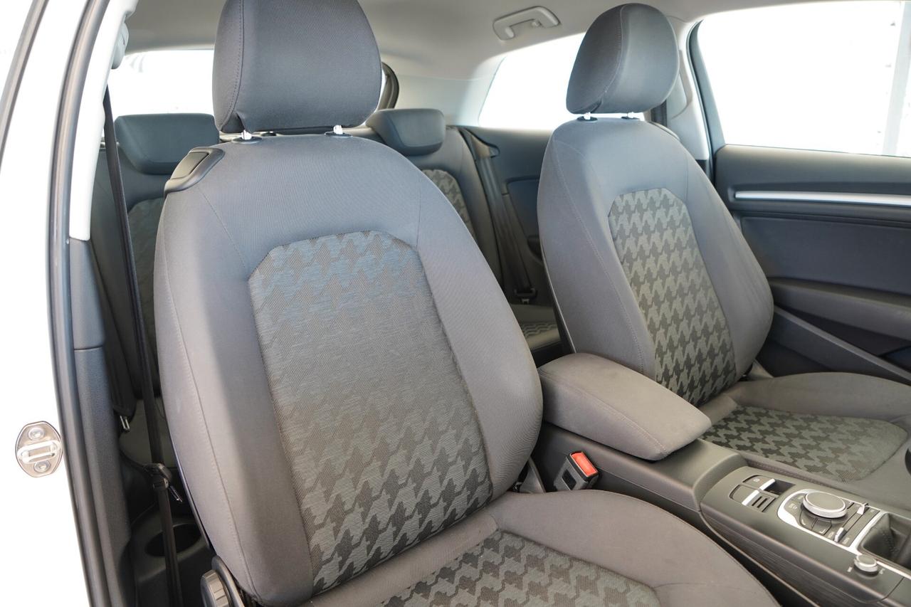 Audi A3 1.6 TDI 110 Cv Young 3 porte