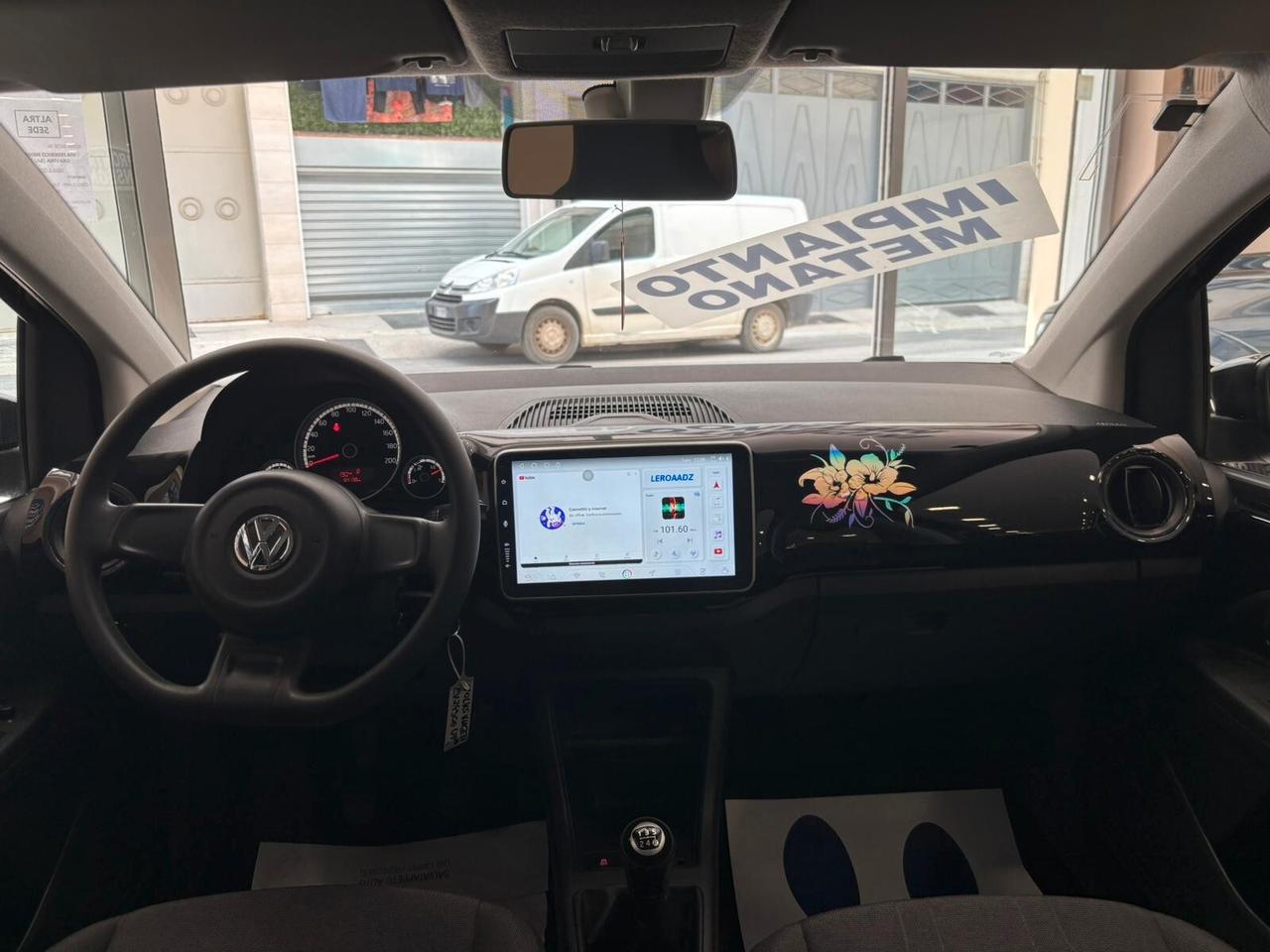 Volkswagen up! 1.0 METANO **64.000 KM ***