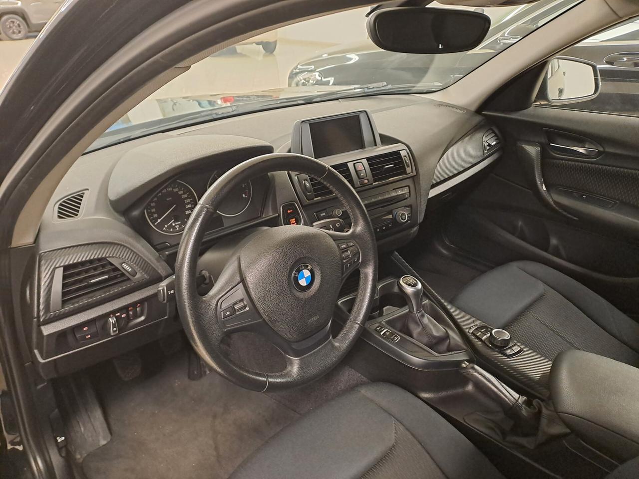 Bmw 116 116d 5p. Unique