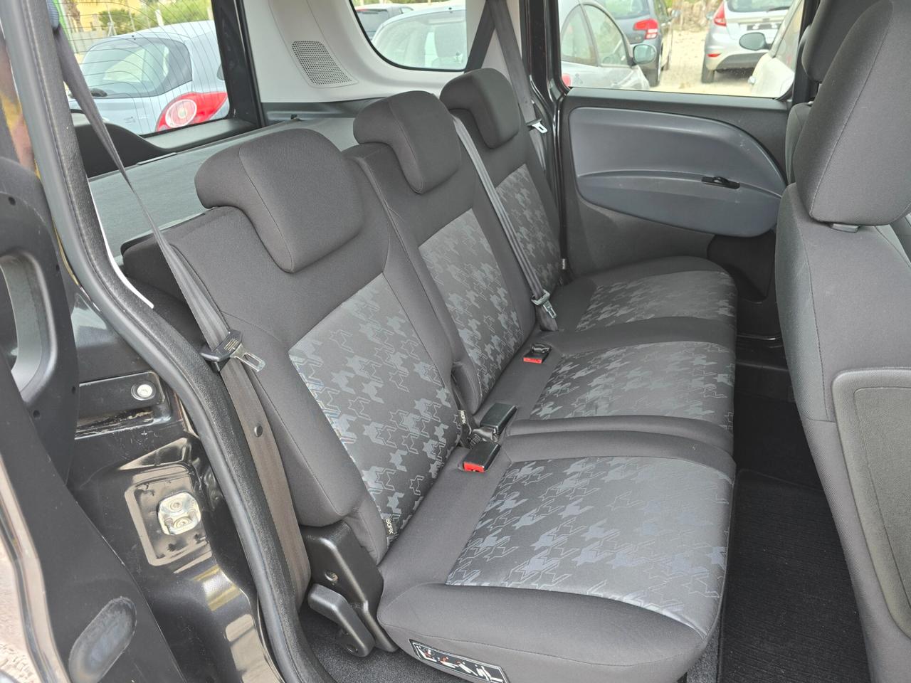 Opel Combo 5 posti fiat Doblò