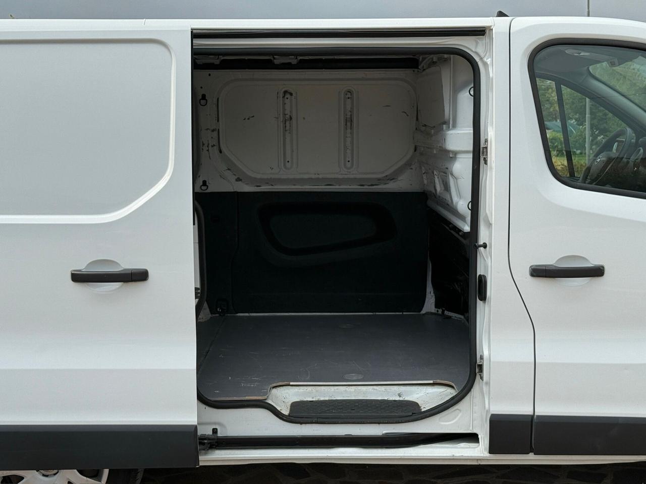 Nissan NV300 1.6 dCi 120CV - 3 POSTI -