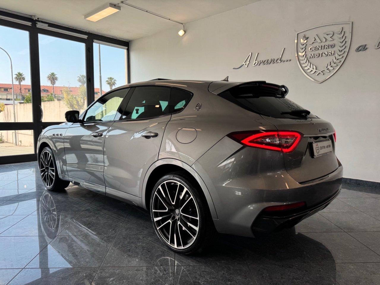Maserati Levante 3.8 V8 Trofeo 580cv Tetto 22" Carbonio Full
