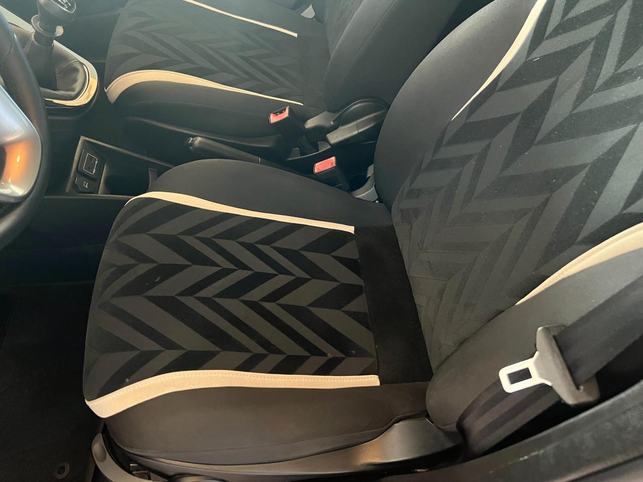 Lancia Ypsilon 1.2 69 CV 5 porte Gold OK NEOPATENTATI