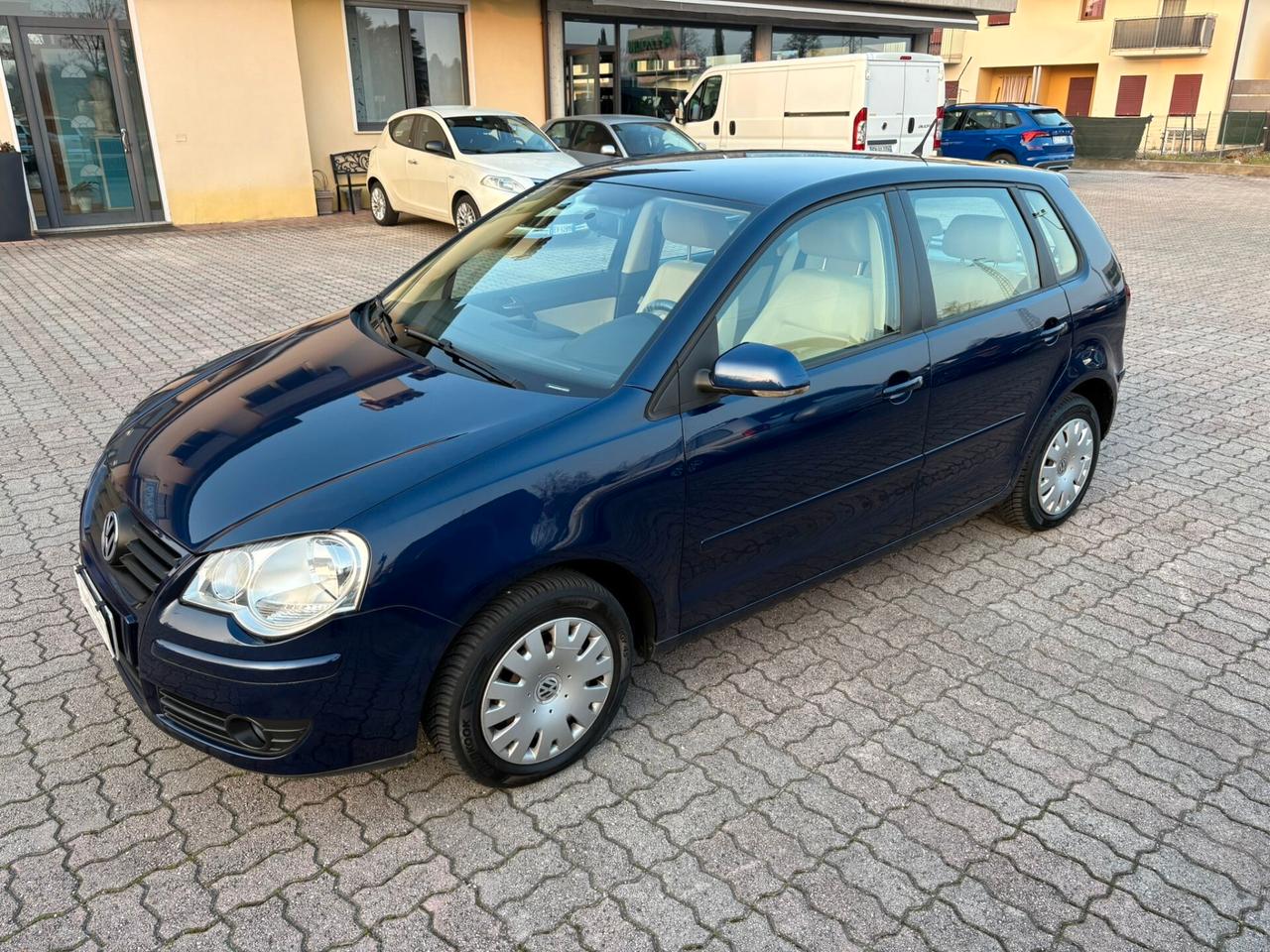 VOLKSWAGEN POLO NEOPATENTATI AUTOMATICO KM 104.559