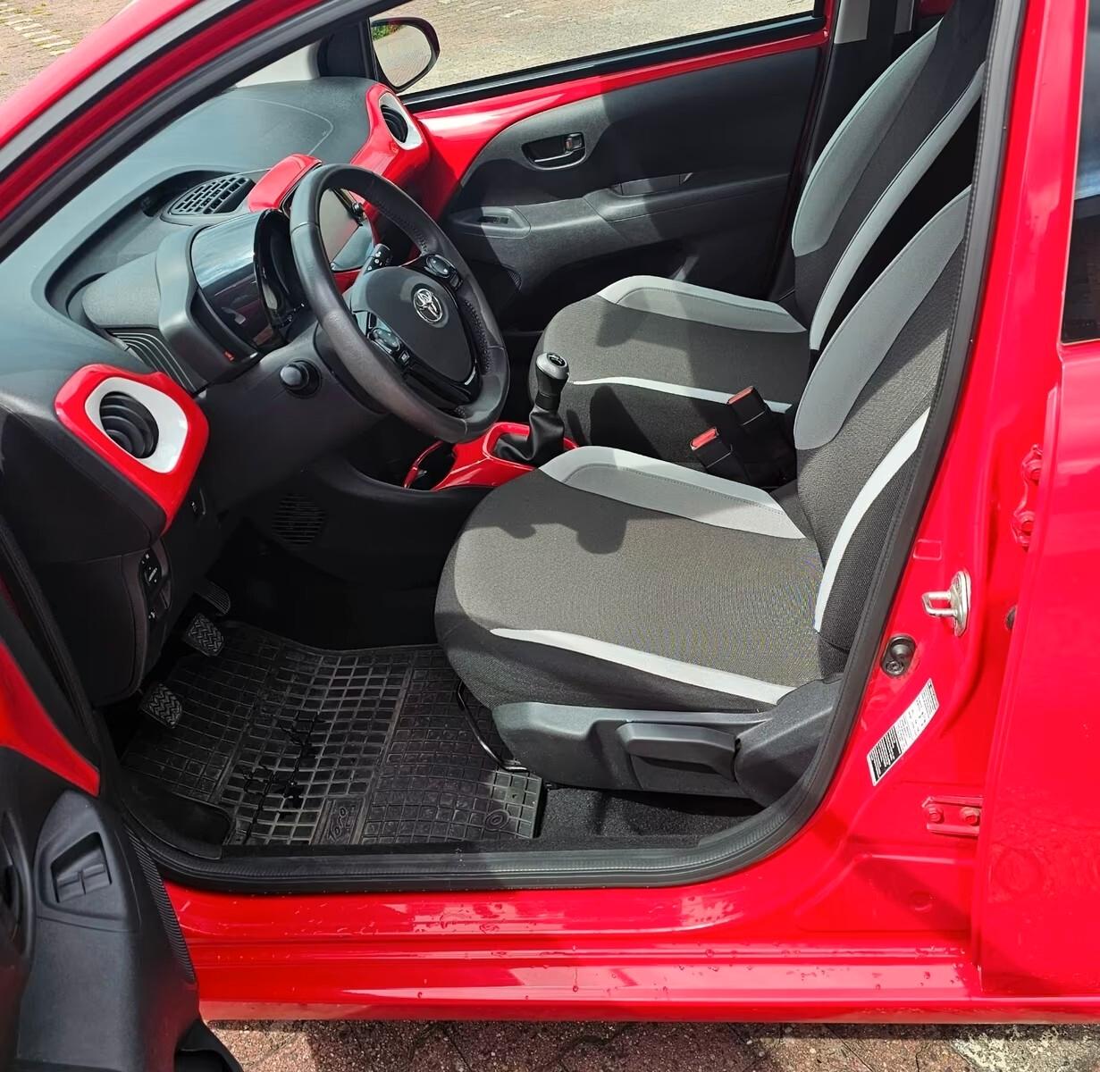 Toyota Aygo 1.0 VVT-i 69 CV 5 porte x-play