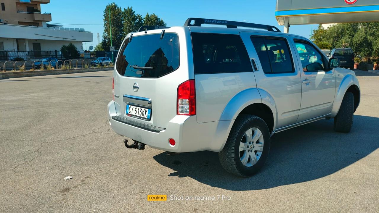 Nissan Pathfinder 2.5 dCi LE