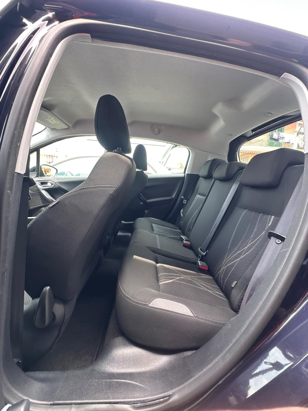 Peugeot 208 1.4 HDi 68 CV 5 porte Allure