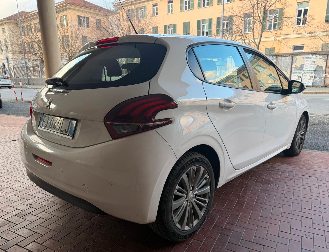 Peugeot 208 BlueHDi 75 5 porte Allure