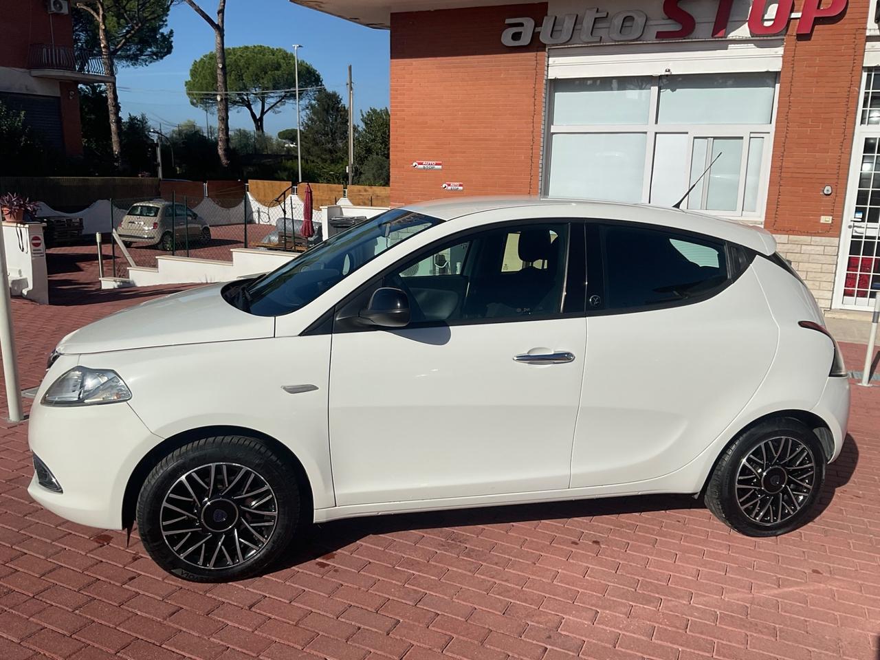 Lancia Ypsilon 1.2 69 CV 5 porte 30th Anniversary