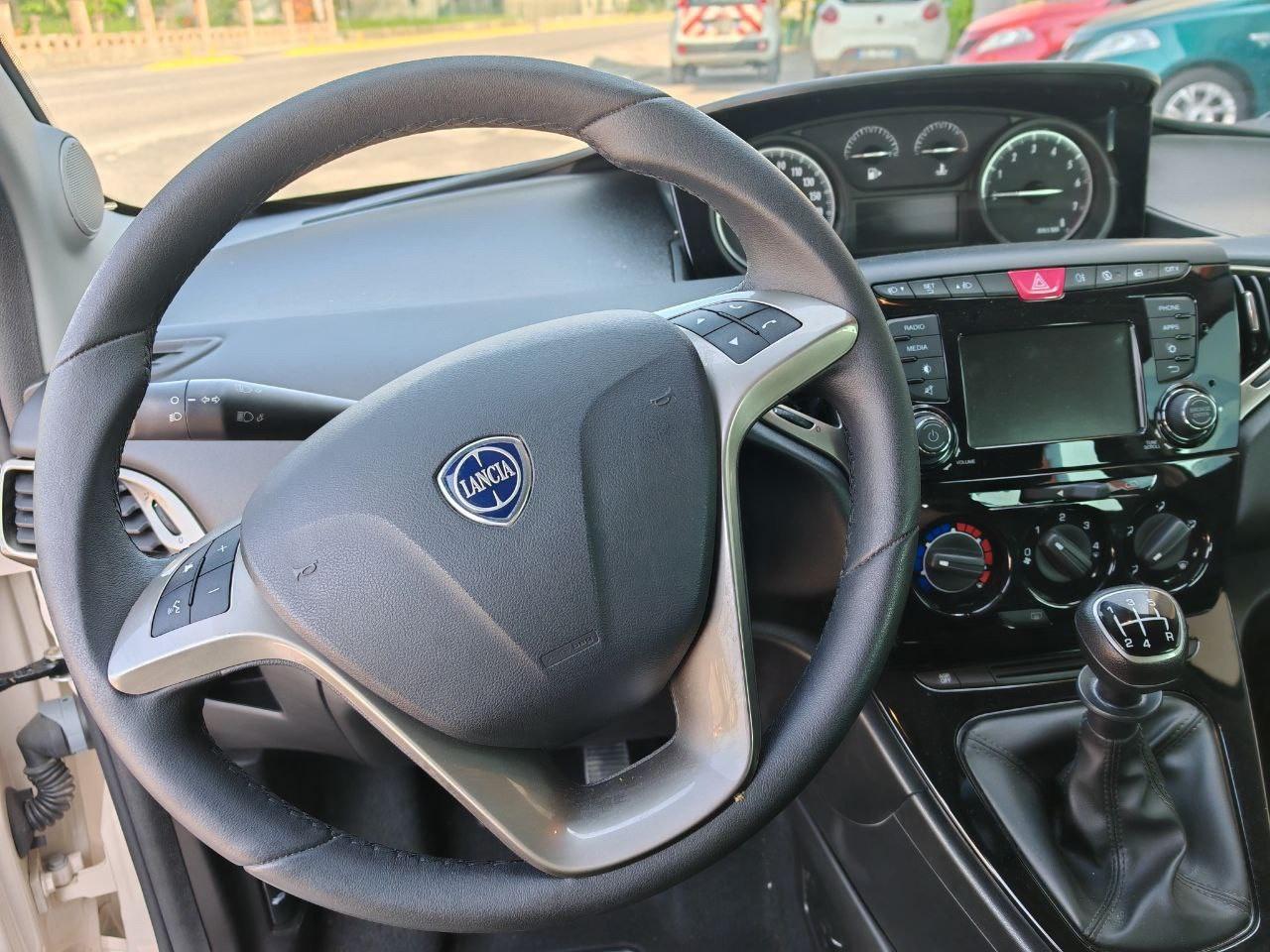 Lancia Ypsilon 1.2 69 CV 5 porte S&S Gold